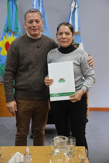 E. Echeverría: Gray entregó actas de bien de familia a vecinos del distrito 