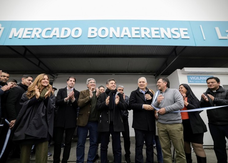 Kicillof inauguró un Mercado Bonaerense y puso en funcionamiento el primer Centro de Energías Renovables