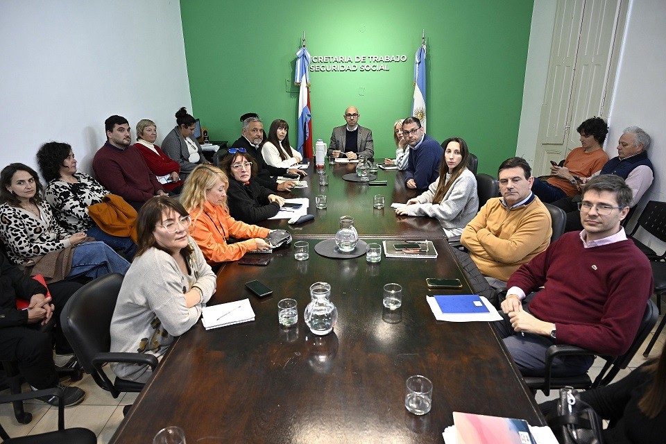 Entre Ríos: El Gobierno Provincial acordó con los gremios estatales una paritaria por tres meses