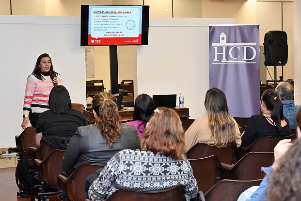Tigre: El HCD albergó un taller sobre inteligencia artificial para docentes del distrito