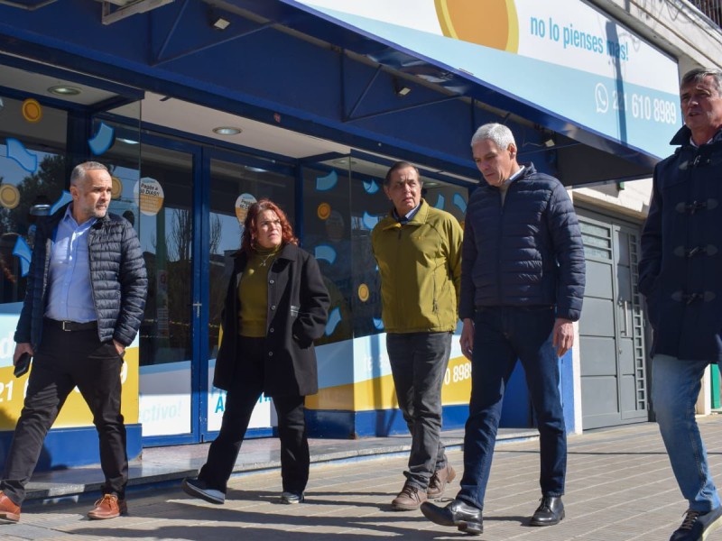 Berisso: Cagliardi recorrió las obras del centro comercial de Avenida Montevideo 
