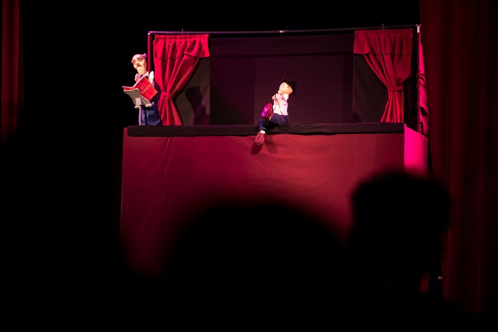 Lincoln: Cientos de niños ya disfrutan del teatro de títeres en vacaciones