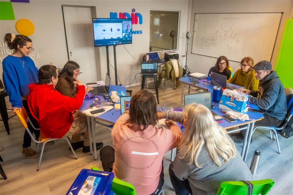 Junín: La Escuela de Robótica se capacita y fortalece su propuesta educativa para su debut en la Feria del Libro