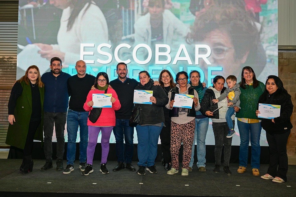 Escobar: El Municipio entregó 300 kits de herramientas para proyectos productivos