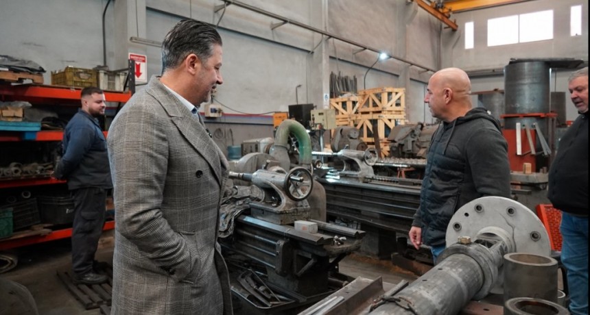 Merlo: Menéndez participó de la entrega de un molino industrial a la Escuela Tecnica N°4 