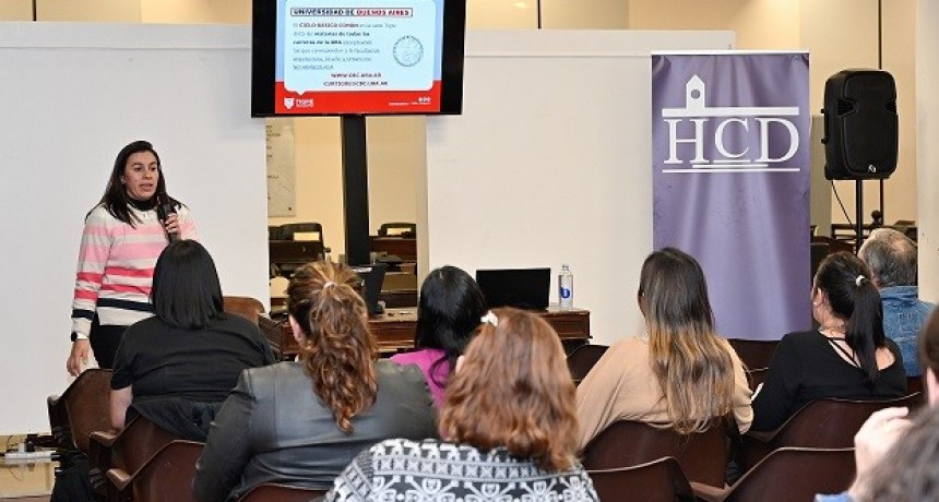 Tigre: El HCD albergó un taller sobre inteligencia artificial para docentes del distrito