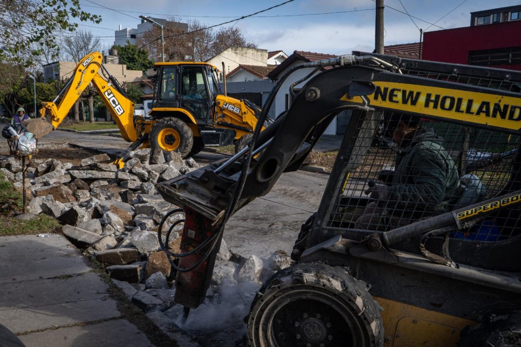 Quilmes: El Municipio intensifica el plan de bacheo en hormig&oacute;n en el distrito