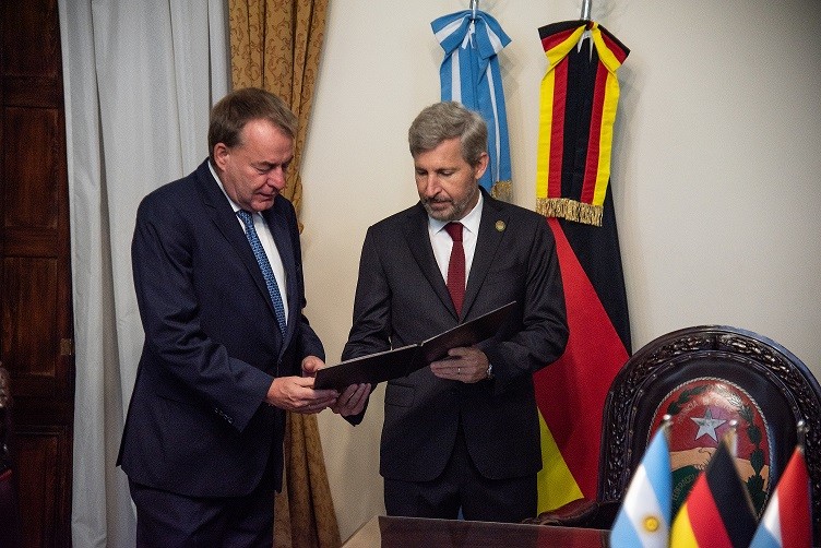 Entre R&iacute;os: Frigerio desarrollar&aacute; una agenda estrat&eacute;gica en el Puerto de Hamburgo para potenciar las exportaciones entrerrianas