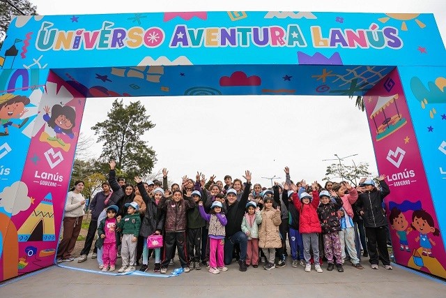 Lan&uacute;s: &Aacute;lvarez encabez&oacute; la apertura del parque &ldquo;Universo Aventura&rdquo; para las vacaciones de invierno