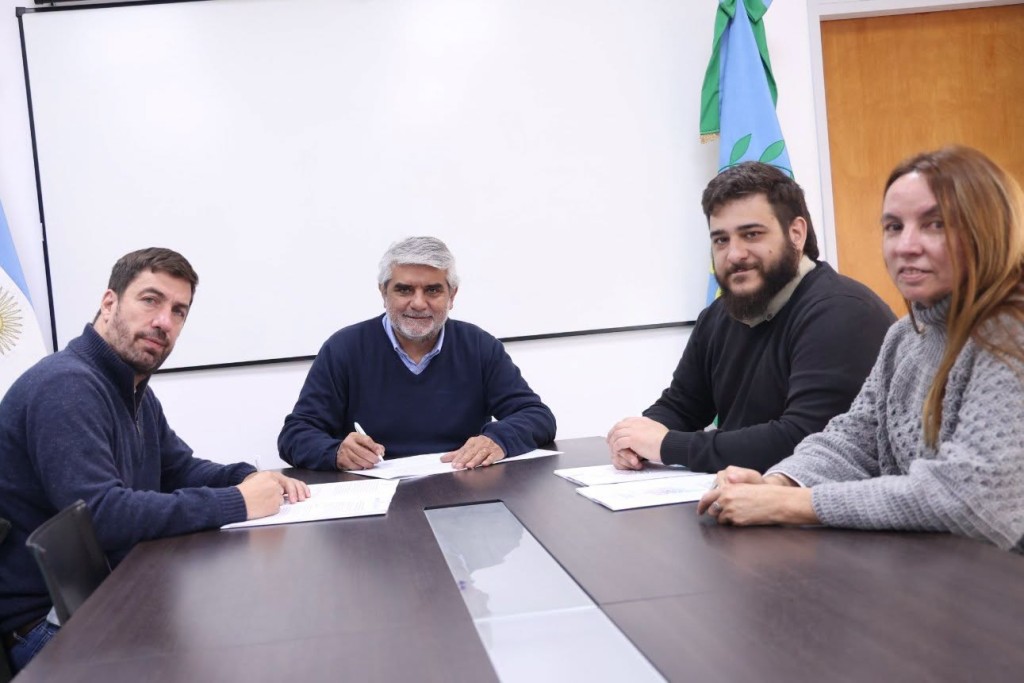 Mercedes: Ustarroz y Correa renuevan convenio por el Centro de Formaci&oacute;n Laboral N&deg; 401