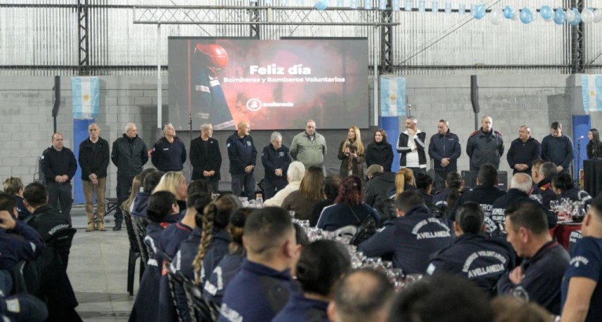 Avellaneda: Ferraresi junto a Sierra participaron del homenaje a los bomberos del distrito 