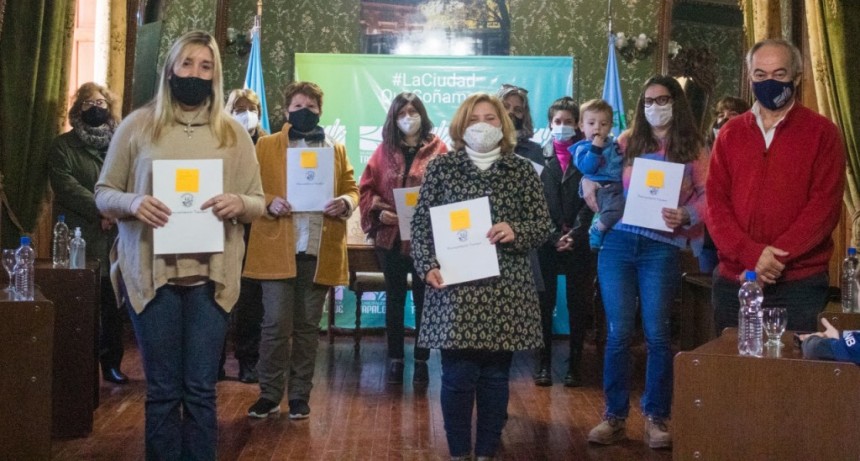 Tapalqué: El Municipio entregó subsidios a establecimientos educativos del distrito 