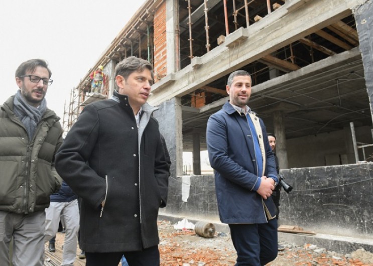 Axel Kicillof recorrió los avances de las obras de construcción de viviendas en Pila