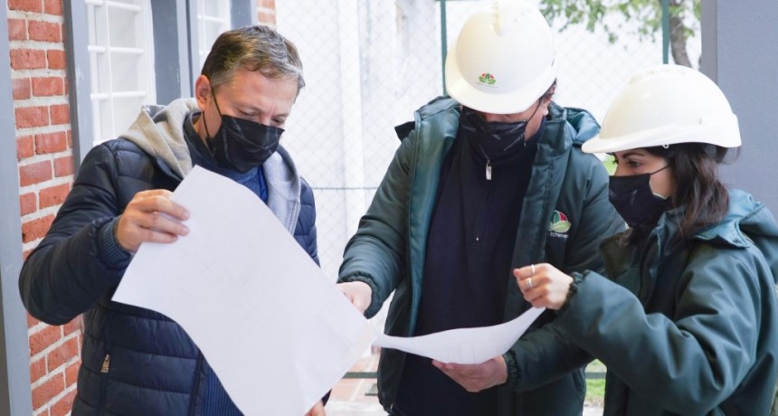 E. Echeverría: Fernando Gray recorrió las obras de remodelación de la Unidad Sanitaria N°19 