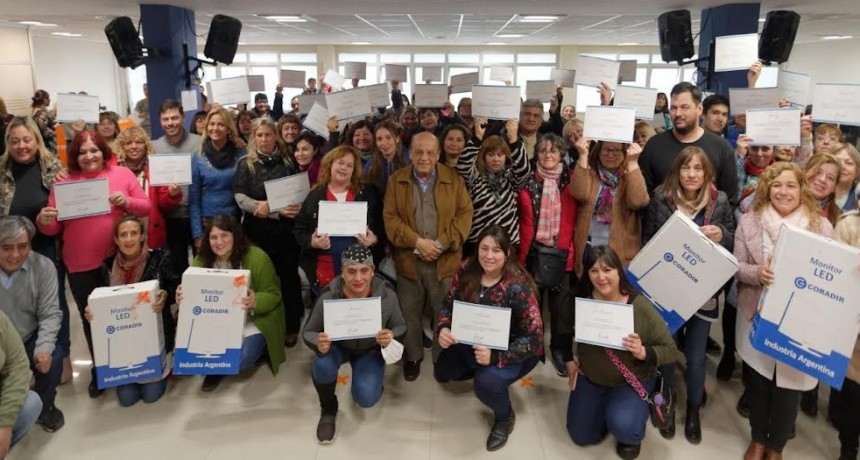 Berazategui: Escuelas de educación especial del distrito recibieron computadoras 