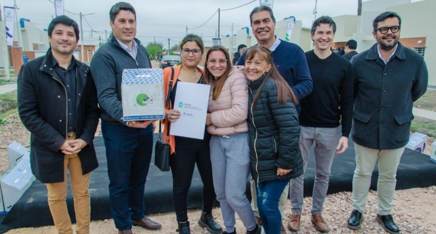 Chaco: Capitanich entregó 48 nuevas viviendas en Mechagai 