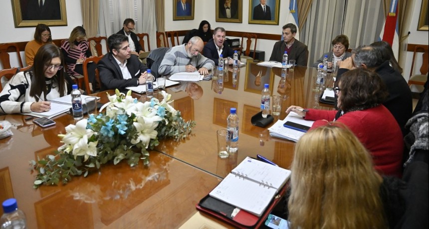 Entre Ríos: La provincia convoca al diálogo a los gremios estatales y docentes
