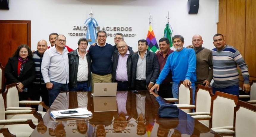 Chaco: Capitanich y trabajadores municipales analizaron propuestas para mejorar sus condiciones laborales 