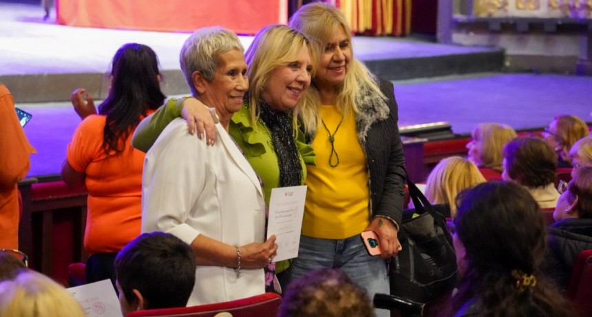 La Plata: El Municipio distinguió a más de 100 mujeres por su incansable trabajo solidario en la ciudad