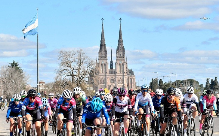 Luján: Más de 700 ciclistas participaron de la tercera edición del “Gran Premio Ciudad”