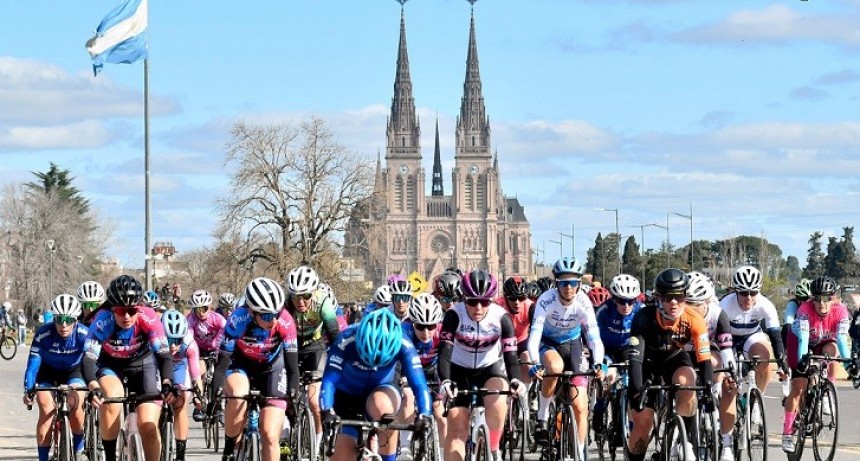 Luján: Más de 700 ciclistas participaron de la tercera edición del “Gran Premio Ciudad”