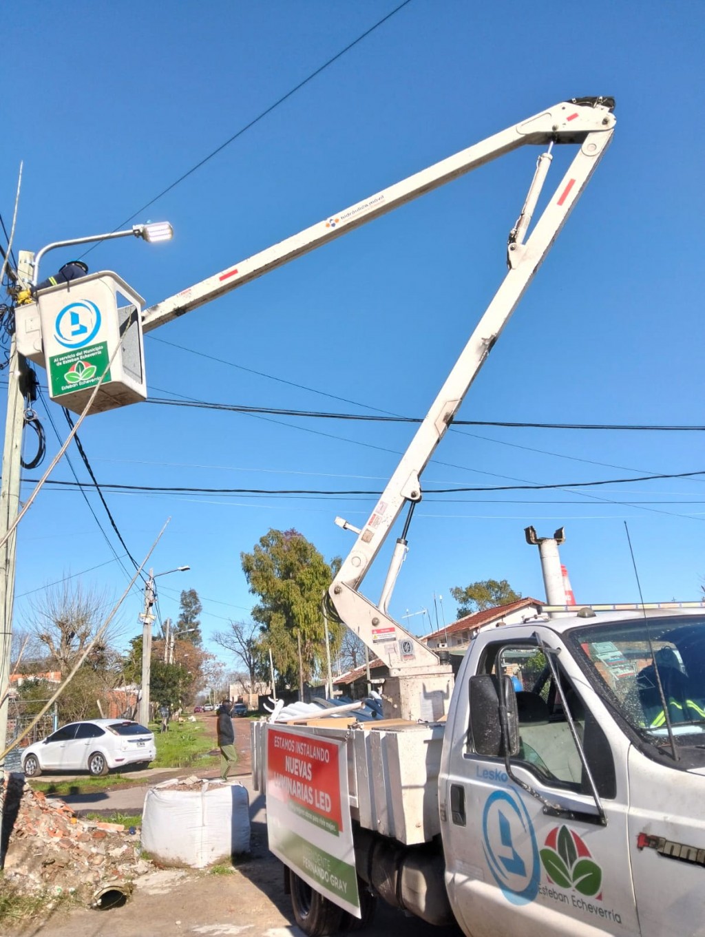 E. Echeverría: El Municipio Avanza con la instalación de luces led en 9 de Abril