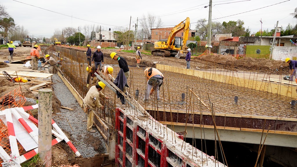 Merlo: Menéndez recorrió el comienzo de la obra hidráulica del Arroyo Granaderos 