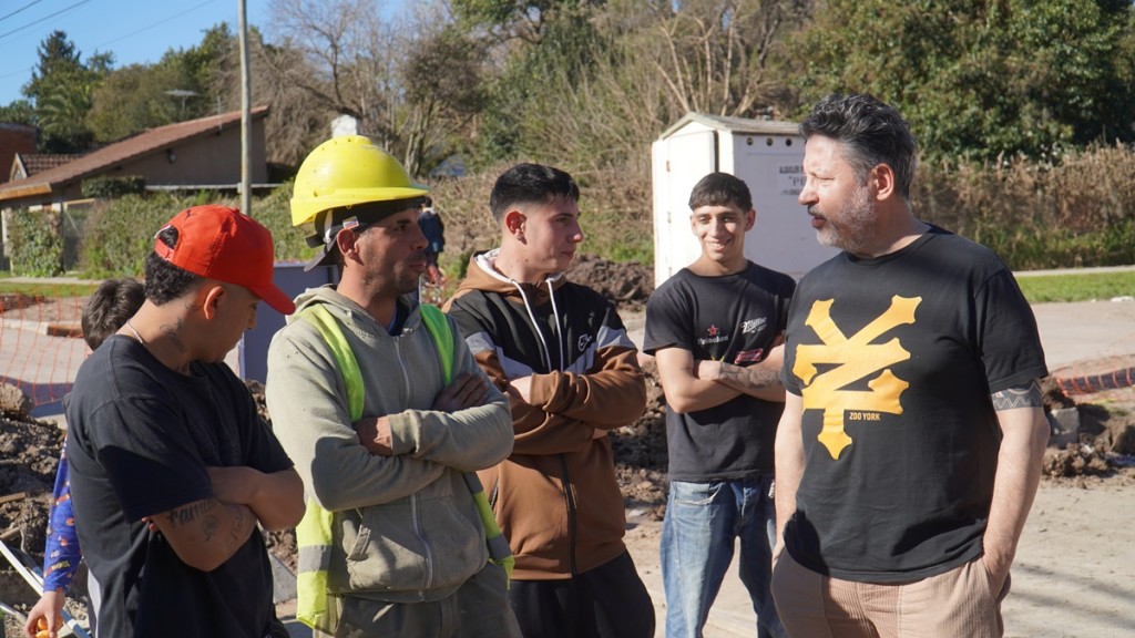 Merlo: Menéndez recorrió obras de pavimentación en Parque San Martín