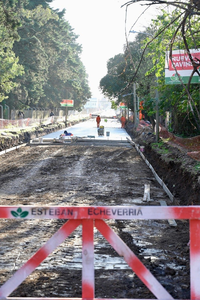E. Echeverría: Gray recorrió la obra de pavimentación en la calle Marxer 