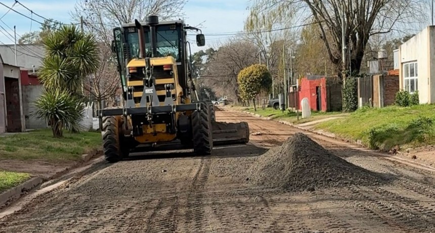 Lincoln: Iniciaron las obras de mejorado con piedra para todo el Barrio La Rural