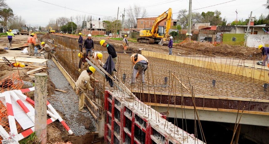 Merlo: Menéndez recorrió el comienzo de la obra hidráulica del Arroyo Granaderos 