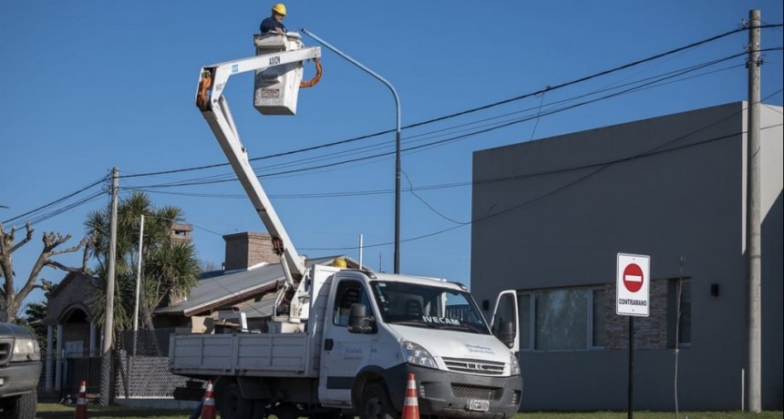 Rivadavia: El Municipio avanza con la colocación de iluminaria led en América