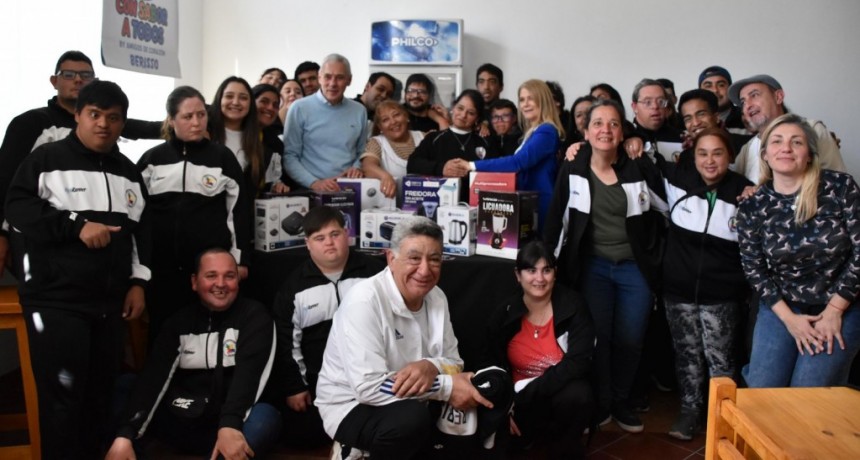 Berisso: Cagliardi y Magario visitaron el café de Amigos de Corazón