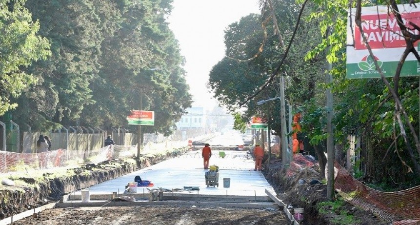 E. Echeverría: Gray recorrió la obra de pavimentación en la calle Marxer 