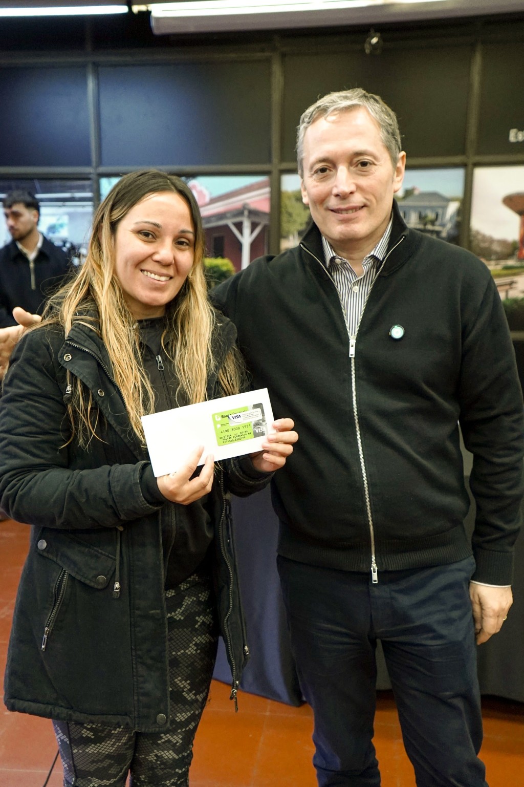 E. Echeverr&iacute;a: Gray entreg&oacute; 97 tarjetas del plan M&aacute;s Vida a familias