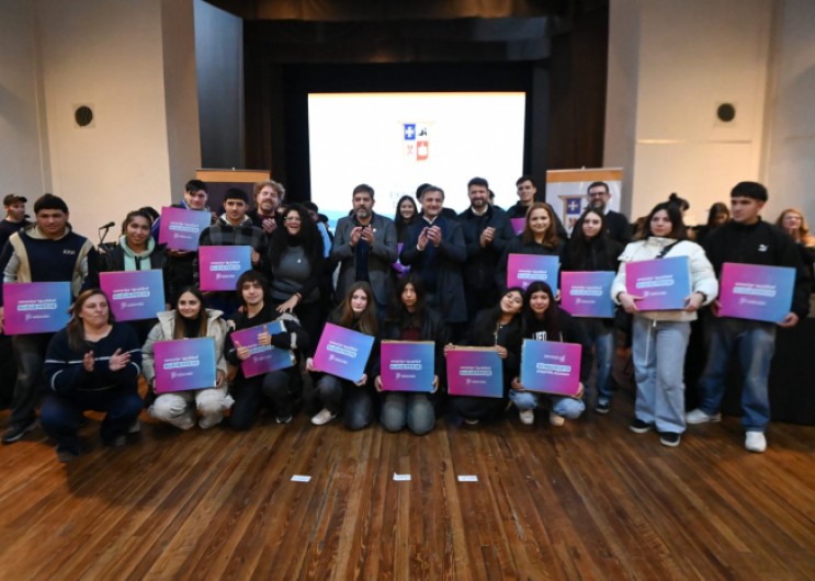Bianco y Mart&iacute;n entregaron netbooks a estudiantes de Exaltaci&oacute;n de la Cruz