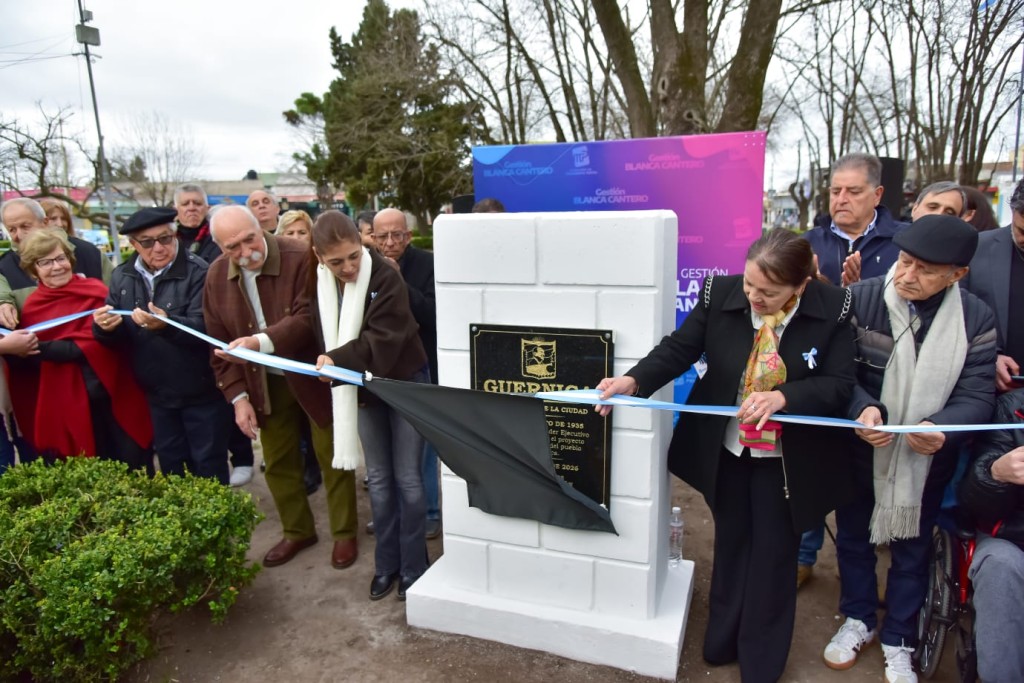 Pte. Per&oacute;n: Cantero inaugur&oacute; un monolito y descubri&oacute; una placa por el aniversario de Guernica