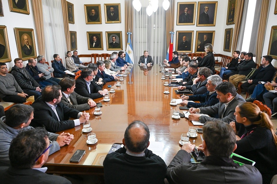 Entre R&iacute;os: Frigerio reuni&oacute; a intendentes y funcionarios para coordinar acciones ante el fen&oacute;meno de El Ni&ntilde;o