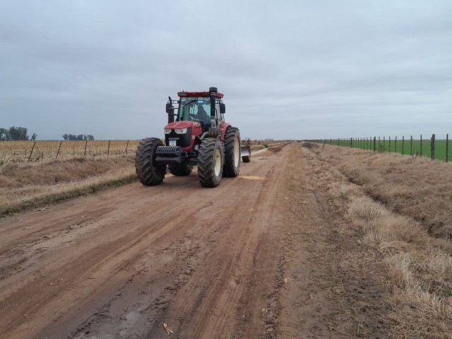 Gral Villegas: Contin&uacute;an los trabajos de mantenimiento y mejoramiento de caminos rurales