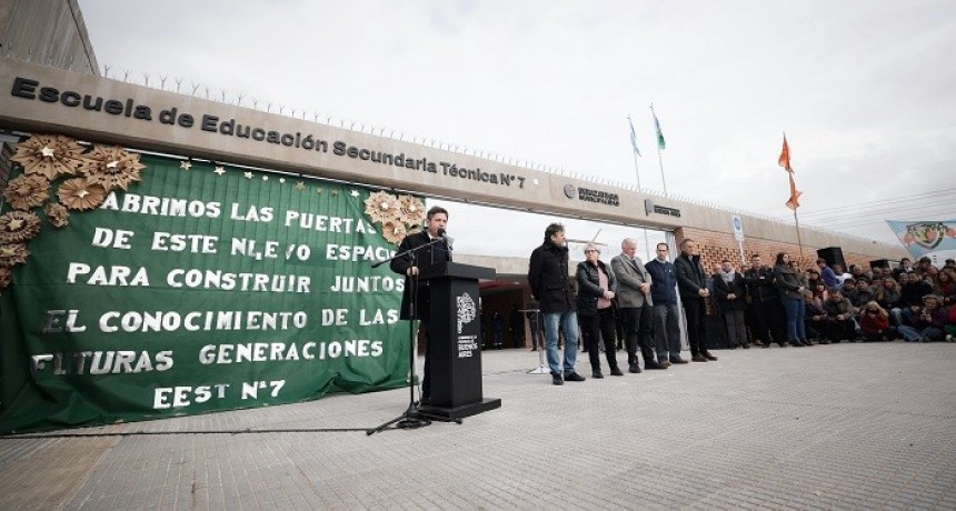 Kicillof inauguró el nuevo edificio de la Escuela Técnica N° 7 de Hudson