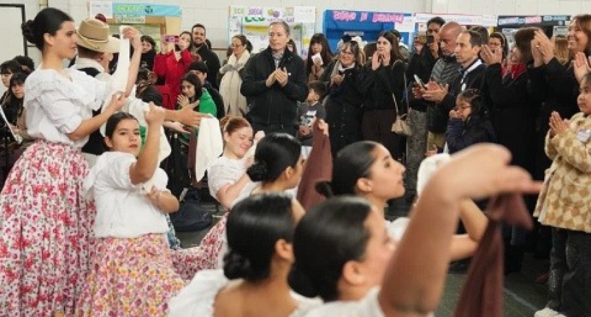 E. Echeverr&iacute;a: Gray visit&oacute; la Feria Regional de Actividades Cient&iacute;ficas y Tecnol&oacute;gicas Educativas 