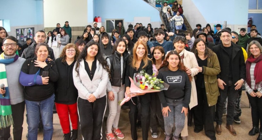 Avellaneda: Magdalena Sierra recorri&oacute; esta segunda etapa de mejoras de la Secundaria N&deg;6