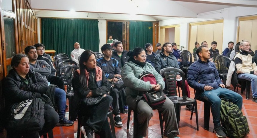 Merlo: Comenz&oacute; el curso de Director T&eacute;cnico de Futbol en el distrito