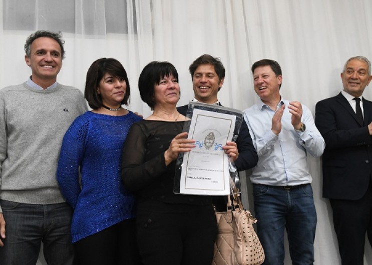 La Provincia entregó 63 títulos de propiedad gratuitos para familias de Villarino