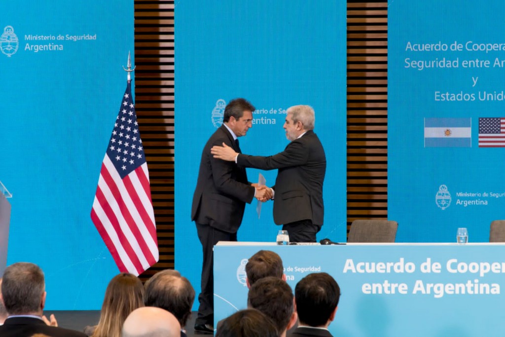Sergio Massa y Aníbal Fernández participaron de la firma del Acuerdo de Seguridad entre Argentina y Estados Unidos