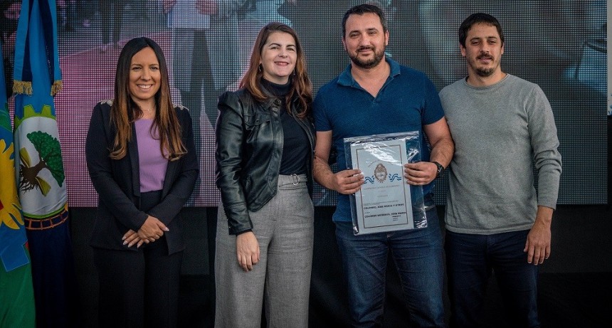 Moreno: Mariel Fernández entregó a más de 600 familias la escritura de sus viviendas 