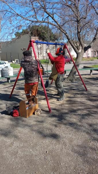 Balcarce: Se realizó la puerta en valor de juegos infantiles y luminarias en Av. Favaloro 