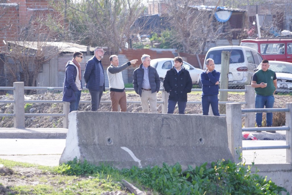 E. Echeverría: Gray recorrió la obra de saneamiento y limpieza del arroyo Santa Catalina