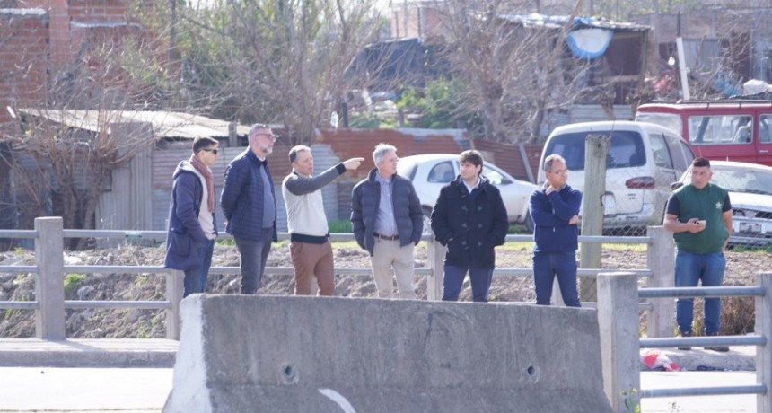 E. Echeverría: Gray recorrió la obra de saneamiento y limpieza del arroyo Santa Catalina