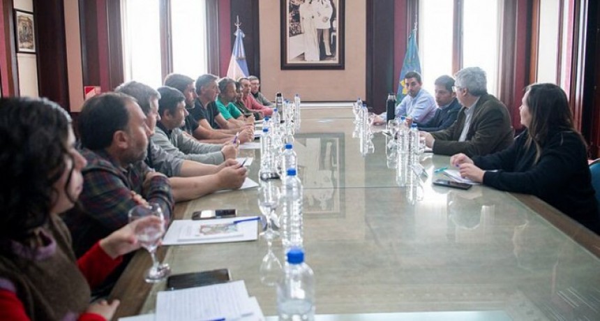 Kicillof y Rodríguez recibieron a la Mesa Agroalimentaria